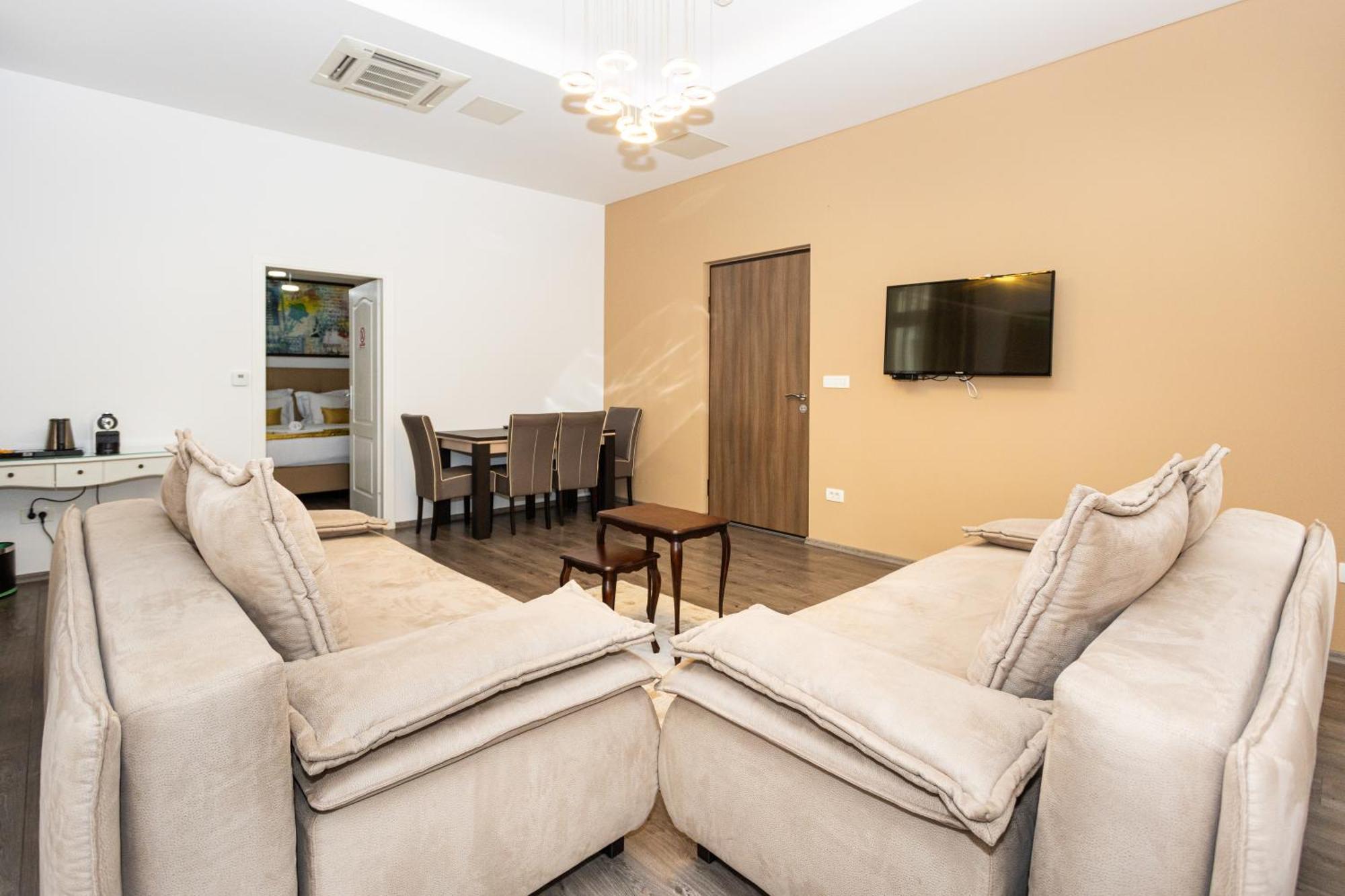 Main Promenade Apartment